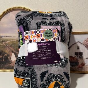 Novogratz Halloween Full / Queen Monsters Soft Plush Blanket